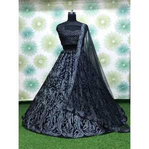 Lehenga choli ผ้าทอเย็บปักผ้าไหมสีดำ - Product Image 1