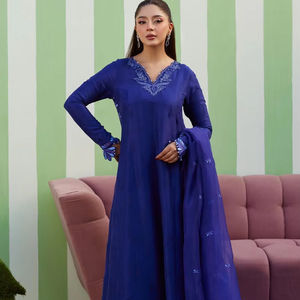 Robes Salwar pakistanaises en soie modernes pour femmes - Séchage rapide, toutes saisons, occasions de fête et de mariage - Product Image 1