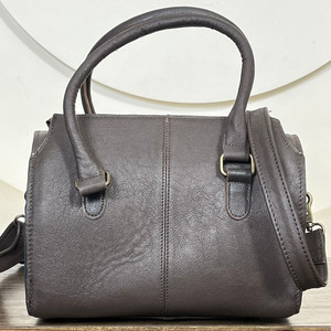 Sac de voyage Thunderbird en cuir véritable fait main, taille moyenne, pour femme, sac de sport durable pour l'extérieur – Collection March Expo - Product Image 5