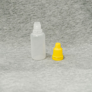 Botella cilíndrica de alta calidad de PE blanco para uso cosmético con tapa protectora de rosca disponible de 3ml a 20ml. - Product Image 1