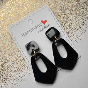 Pendientes de Resina Geométricos Negros Hechos a Mano, Joyería de Moda con Detalles en Dorado - Product Image 3