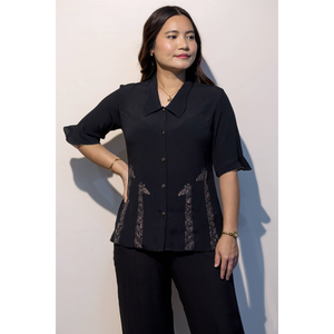 Chemise noire à manches courtes GEORGIA pour femme, coupe élégante décontractée, tissu léger, pour un usage quotidien - Product Image 3