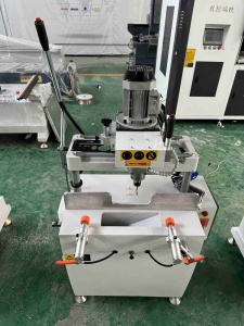 Machine <span class=keywords><strong>de</strong></span> fraisage <span class=keywords><strong>de</strong></span> profilés pour le traitement des profilés en aluminium, équipement <span class=keywords><strong>de</strong></span> traitement des trous <span class=keywords><strong>de</strong></span> serrures pour portes et fenêtres en alliage d'aluminium - Product Image 5