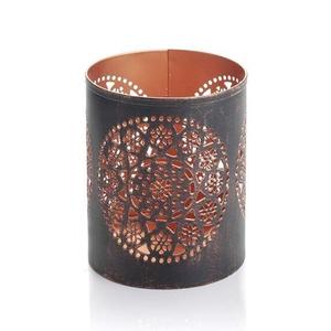 Modernos portavelas metálicos diseñados para hogares elegantes que ofrecen una luz de vela suave y un equilibrio visual escultural. - Product Image 5