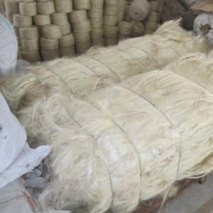 Fibre de sisal naturelle à fibres longues, idéale pour la fabrication de cordes, brosses, rembourrages et matériaux artisanaux, exportation en vrac aujourd'hui. - Product Image 3