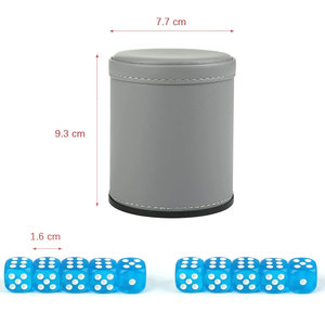 PATRON IMPEX Vaso Mezclador de Dados Cuadrado/Redondo de Cuero PU Gris Grabado de 9.3cm con 4 Dados Azules de 1.6cm, Set de Juego de Mesa Ecológico - Product Image 3