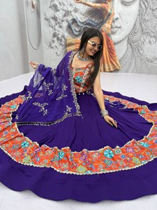 Conjunto de Lehenga Choli y Dupatta de Seda, Rayón, Algodón y Georgette con Bordado de Espejos Auténticos y Estampado Posicional - Product Image 2