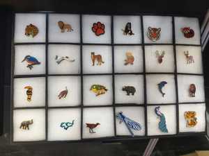 Lot de broches en émail métalliques sur le thème des animaux, motifs brodés, collection variée de faunes, cadeau promotionnel original - Product Image 1
