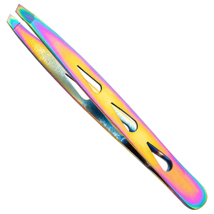 Pinza para Cejas de Acero Inoxidable Resistente al Óxido, Acabado Arcoíris, Punta Inclinada para un Modelado y Mantenimiento Preciso de las Cejas - Product Image 1