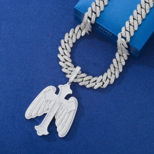 Pendentif Croix Aile d'Ange en Moissanite, Argent Sterling 925, Pendentif Moissanite Sertie de Pierres, Pendentif Aile d'Ange Élégant, Bijoux Religieux - Product Image 4