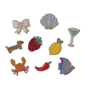 Elegantes Parches Termoadhesivos Florales de Algodón Bordado a Mano con Cuentas de Semillas, con Tamaño y Color Personalizables - Product Image 1