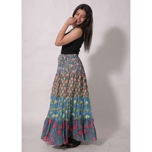 กระโปรงยาวลายดอกพิมพ์บล็อกผ้าฝ้ายแบบแพทช์เวิร์ค ดีไซน์จีบแบบโบโฮ ทำมือ ซักได้ กระโปรงแม็กซี่สไตล์วินเทจสำหรับผู้หญิงอินเดีย - Product Image 2