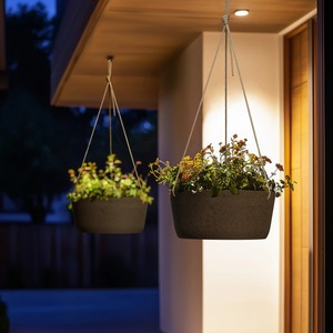 Pot de fleurs suspendu en métal rustique avec sangle en corde pour une utilisation en intérieur et en extérieur - Product Image 4