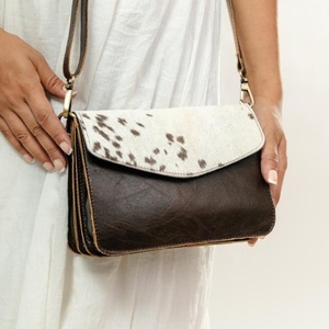 กระเป๋าถือหนังวัวขนสัตว์มีสไตล์สำหรับผู้หญิงกระเป๋าสะพายข้างกระเป๋าตกแต่งด้วยดอกไม้แท้กระเป๋าช้อปปิ้งสุดหรู - Product Image 1