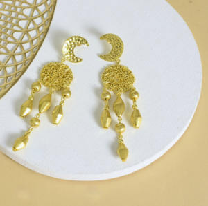 Pendientes Colgantes de Media Luna de Latón Chapado en Oro Artesanal, Joyería de Moda Texturizada para Mujer - Product Image 1