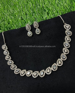 Parure de bijoux de mariée classique américaine ethnique en diamant, collier et boucles d'oreilles deux pièces pour mariage et soirée, style tendance - Product Image 1