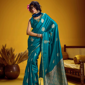 Sari de mariée en tissu léger de créateur pour les fêtes, les événements et les célébrations spéciales pour les mariages indiens et pakistanais - Product Image 1