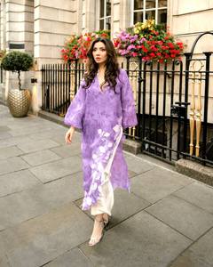Ensemble indien pakistanais à fleurs violettes, col en V, kurta brodée, tenue palazzo, vêtements de fête - Product Image 1