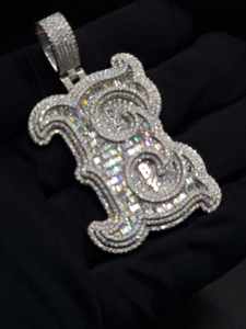 Pendentif personnalisé lettre B serti de diamants, finition or blanc avec accents en spirale et collier en moissanite taille baguette - Product Image 6