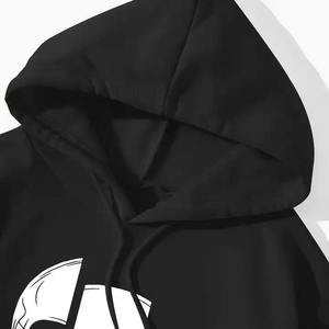 เสื้อฮู้ดดี้ผู้ชายสไตล์ Y2K พิมพ์ลายกราฟิกตามสั่ง พร้อมสกรีนลายโครงกระดูกที่แขนเสื้อ สีดำ ทรงโอเวอร์ไซส์ ผ้าฟลีซ รับผลิตจำนวนมาก - Product Image 3