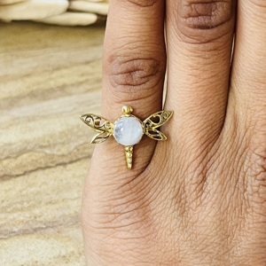 Anillo de Libélula con Piedra Lunar, Novedad 2026, Favorito del Mercado, Anillo Moderno Chapado en Oro con Diseño de Insecto, Anillo de Mujer de Moda al por Mayor - Product Image 4