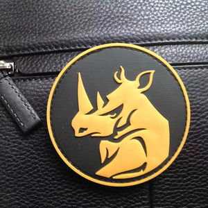 Patch en caoutchouc PVC 3D sur mesure |   Logo texturé haute définition pour équipements et vêtements de plein air |   Service OEM personnalisé - Product Image 2