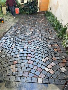 Dalles de pavé en grès sablé, finition rustique, pour marches d'entrée et terrasses extérieures – Dalles de grès sablé découpées sur mesure - Product Image 2