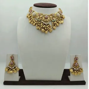 Conjunto de Collar Choker Tradicional en Tono Dorado con Cuentas Antiguas y Pedrería, Joyería Elegante para Novia con Pendientes Colgantes - Product Image 1