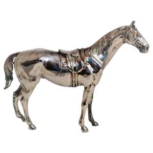 Pièce d'ameublement contemporaine en aluminium moulé en forme de cheval pour un style intérieur moderne, avec une texture raffinée et une structure solide - Product Image 2