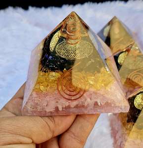 Pyramide en Orgonite Naturelle de Qualité Supérieure pour l'Énergie Spirituelle, la Guérison par le Reiki, les Vibrations Positives et comme Cadeau Décoratif à Vendre - Product Image 5