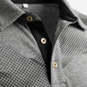 Polo pour homme à imprimé géométrique, manches courtes, tricoté, séchage rapide, style sportif, motif gris et noir - Product Image 6