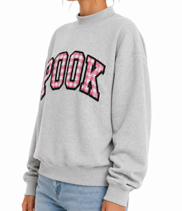 เสื้อสเวตเชิ้ตคอกลมแบบวาร์ซิตี้สำหรับผู้หญิง Pook Wholesale Custom Love Hurts  แบบสบายๆ สไตล์ Preppy  ตกแต่งด้วยผ้า Chenille Tackle Twill  สำหรับใส่ไปมหาวิทยาลัย - Product Image 3