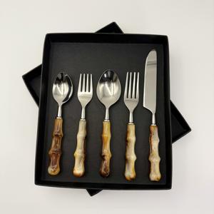 Juego de cubiertos con mango de resina artesanal, juego de vajilla de acero inoxidable de alta calidad, juego de comedor de lujo para uso doméstico y hotelero - Product Image 1