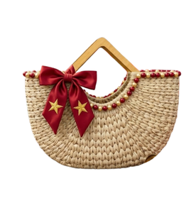 Sac à main en jacinthe d'eau tressée patriotique avec poignée en bois, nœud drapeau et perles décoratives pour usage quotidien, fabriqué au Vietnam - Product Image 1