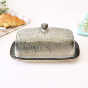 Pot à beurre en céramique artisanal avec couvercle, finition émail réactif, garde le beurre frais, élégant, durable, style de service de table - Product Image 1