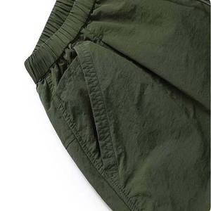 Shorts Bermuda pour homme en tissu Oxford vert uni, séchage rapide, taille élastique, style décontracté avec poches - Product Image 5