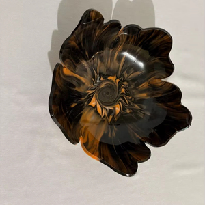 Bol de service décoratif en résine avec finition brillante pour une présentation élégante de la table de cuisine dans les foyers modernes - Product Image 1