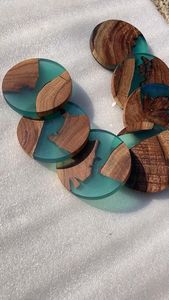 Posavasos Decorativos de Madera y Resina Hechos a Mano con Patrones Artísticos de Resina para Accesorios Modernos para el Hogar - Product Image 3