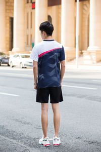 Ropa Deportiva Unisex con Cuello en V, Manga Corta, Estampado Geométrico, Poliéster que Absorbe la Humedad, para Verano, Corte Regular - Product Image 4