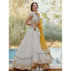Lehenga Choli de mariée en georgette brodée blanche inspiré de Kiara Advani - Product Image 4