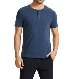Camiseta ligera de calidad superior de la mejor calidad para hombre, último diseño, precio bajo, cuello redondo con botón de manga corta más cerca - Product Image 1