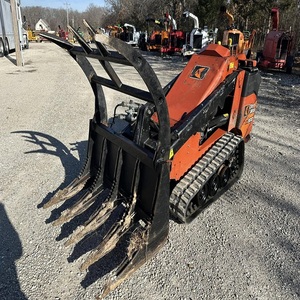Minicargadora Premium Ditch Witch Diseñada para Espacios Reducidos con Potencia Confiable y Excelente Maniobrabilidad - Product Image 1