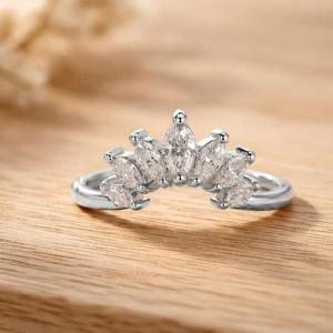 Bague de fiançailles en diamant de laboratoire taille marquise, or massif 10K 14K 18K, design de joaillerie fine, certifié IGI, couleur E VVS 0.43 carats - Product Image 3