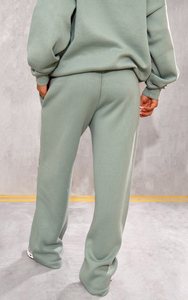 Survêtements courts coupe-vent fabriqués au Pakistan, en matériau de haute qualité, pour femmes. - Product Image 4