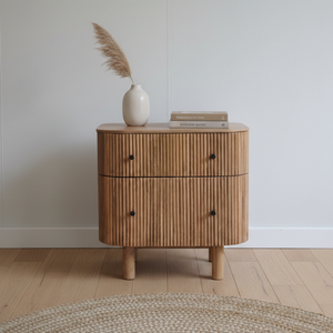 Table de chevet moderne en bois massif de style mid-century avec deux tiroirs, couleur bois naturel, pour chambre à coucher, usage domestique et hôtelier - Product Image 1