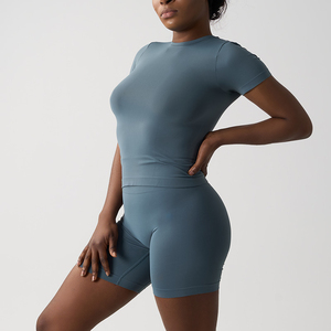 ชุดออกกำลังกายผู้หญิงแบบไร้รอยต่อ เนื้อผ้านุ่มลื่น สกรีนโลโก้ได้ตามต้องการ เสื้อแขนสั้นและกางเกงขาสั้น ชุดลำลองใส่สบายๆ อยู่บ้าน ชุดโยคะ - Product Image 2