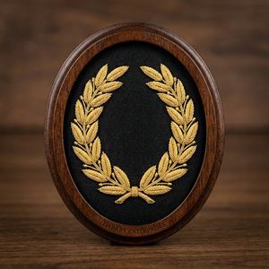 Insignia de blazer de terciopelo cosida a mano con bordado de alambre de lingotes de oro personalizado y diseño de corona de hojas de roble, para ropa de moda, de fábrica - Product Image 6