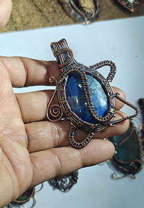 Colgante de Jaspe Clásico Hecho a Mano al por Mayor para Niños, Joyería Boho de Piedra Natural Envuelta en Alambre de Cobre Antiguo - Product Image 6