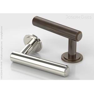 Manija de Puerta de Acero Inoxidable Color Bronce, Diseño Moderno y Duradero, con Barra de Privacidad Personalizada y Cerradura para Uso Interior - Product Image 3