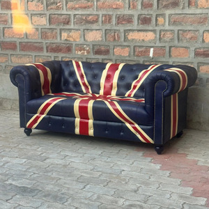 Sofá de Cuero de Lujo con Diseño de la Bandera del Reino Unido, Tapizado con Botones Profundos, Brazos Enrollados y Estilo Vintage para Sala de Estar - Product Image 4